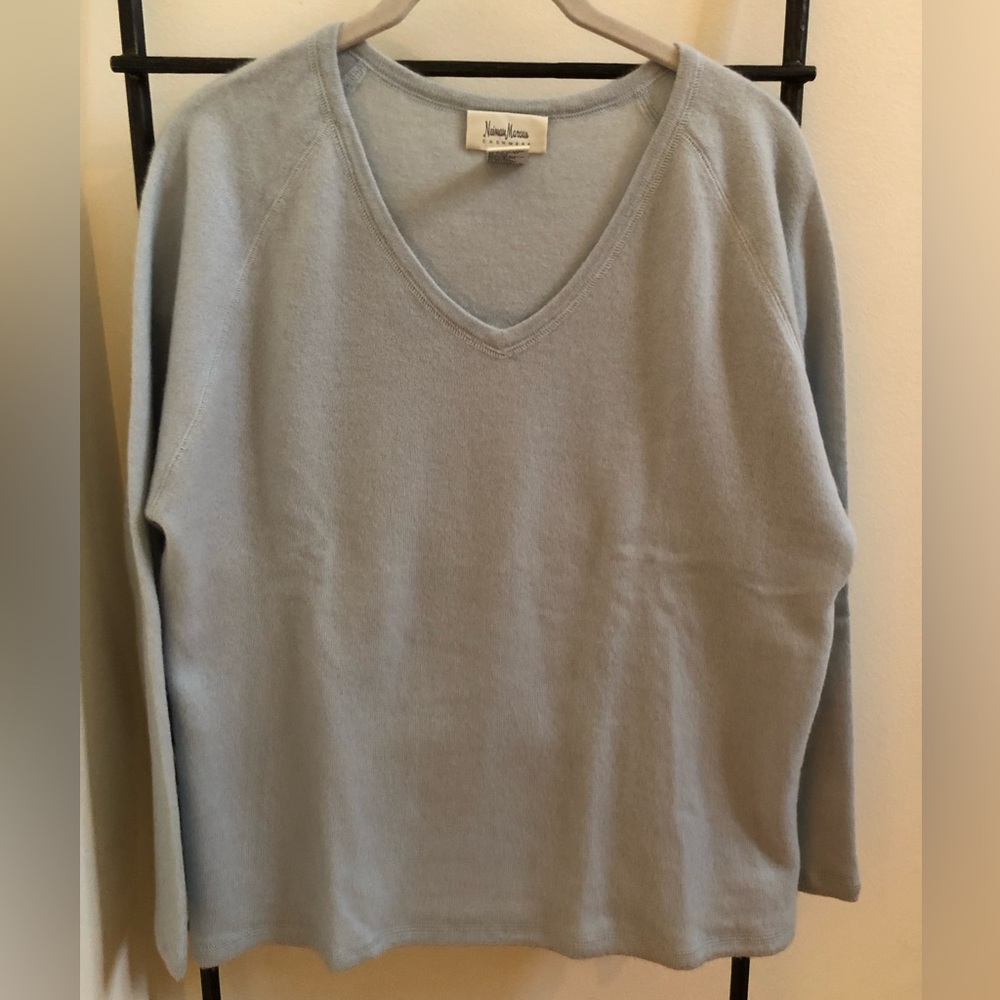 Neiman Marcus 100% Cashmere Sweater